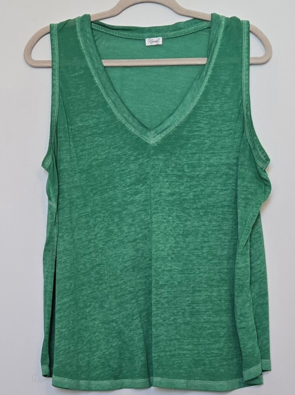 💥4 for $30💥 Kismet Sleeveless V-Neck Tank in Kelly Green size XL